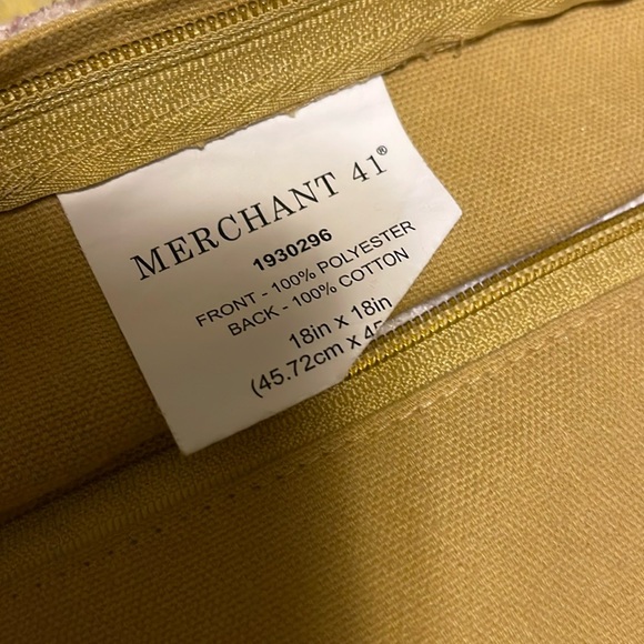 Merchant 41 Pillow Cover With Polyester Pillow Insert Muted
18 x 18 - Picture 2 of 4